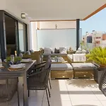 Amazing three bedroom apartment in Middel Views, Higueron