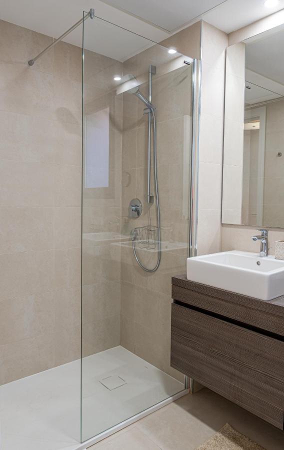 Appartement Amazing Three Bedroom In Middel Views, Higueron