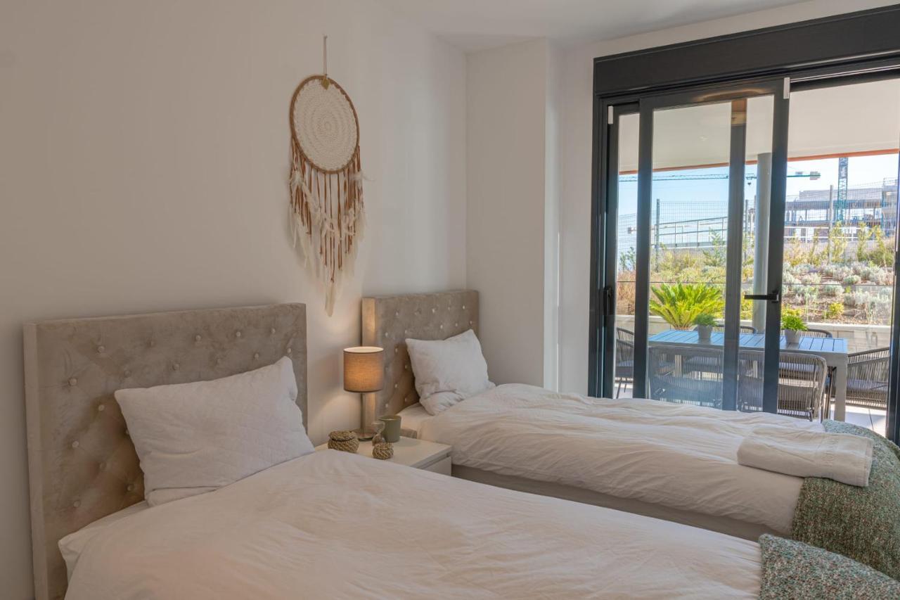 Amazing Three Bedroom In Middel Views, Higueron Appartement